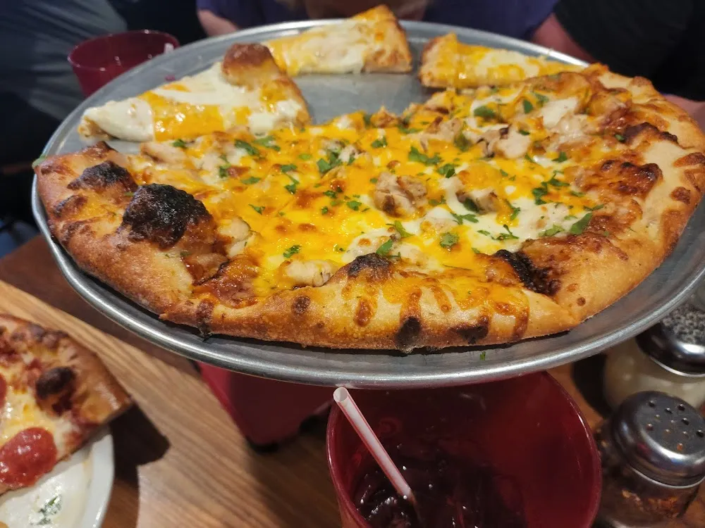 Memphis-Q Pizza